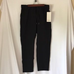 Lululemon On the Fly 7/8 Woven Pant - Size 8